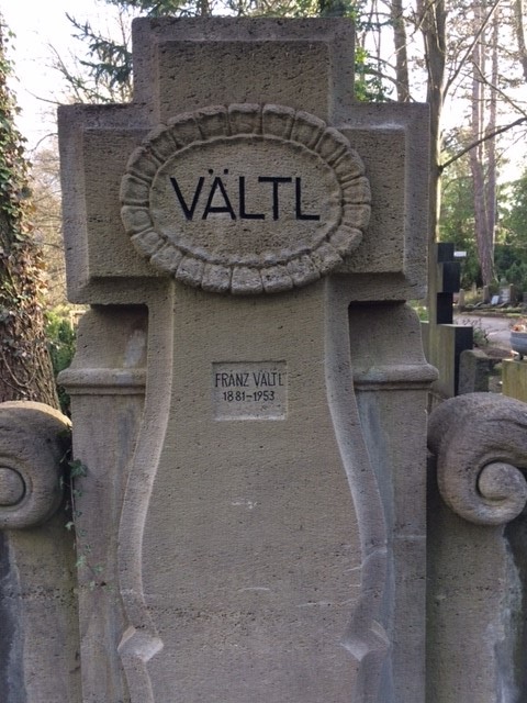 Grab Franz Vältls, Weimarer Hauptfriedhof, mit 2016 erneuerter Inschrift